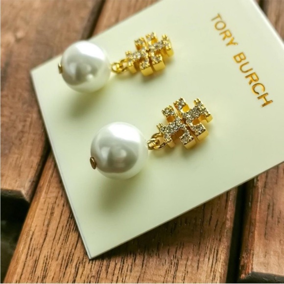 Tory Burch Kira Baroque Pearl Drop Earrings - Picture 2 of 3